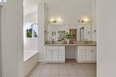 4290 Tiburon Dr, Fremont, CA 94555 - Photo 24