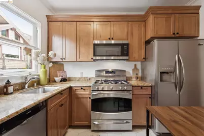 6426 Benvenue Ave #1, Oakland, CA 94618 - Photo 18