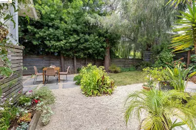 590 66th St, Oakland, CA 94609 - Photo 32