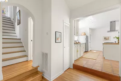 201 Beauforest Dr, Oakland, CA 94611 - Photo 4