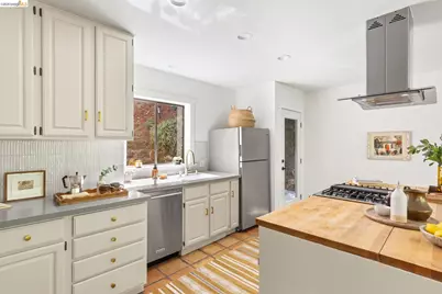 201 Beauforest Dr, Oakland, CA 94611 - Photo 6