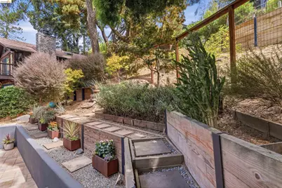 6856 Armour Dr, Oakland, CA 94611 - Photo 24