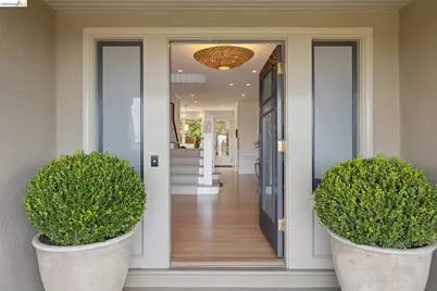 340 San Carlos Ave., Piedmont, CA 94611 - Photo 2