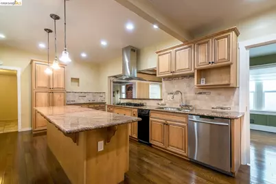 357 Alcatraz Ave, Oakland, CA 94618 - Photo 14