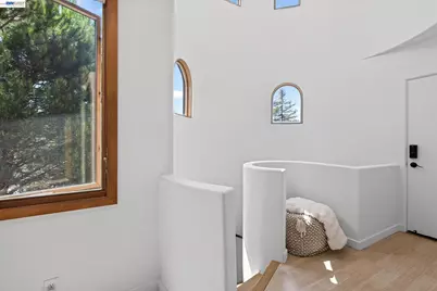 84 Siena Dr, Oakland, CA 94605 - Photo 6