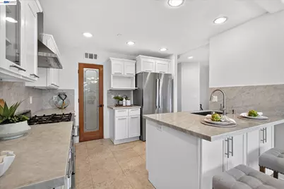 84 Siena Dr, Oakland, CA 94605 - Photo 16