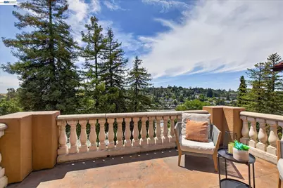 84 Siena Dr, Oakland, CA 94605 - Photo 24