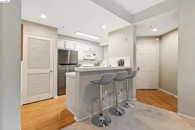 200 Caldecott Ln #206, Oakland, CA 94618 - Photo 8