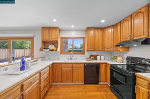 1320 Hookston Rd, Concord, CA 94518 - Photo 12