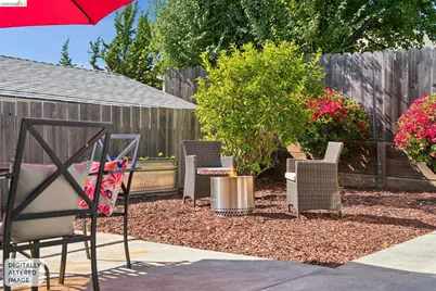 1390 31st St, Oakland, CA 94602 - Photo 24