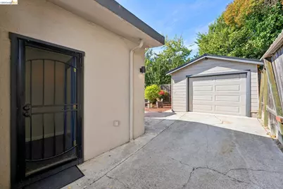 1390 31st St, Oakland, CA 94602 - Photo 22