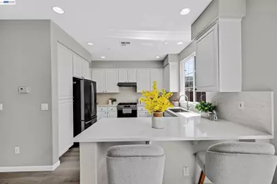 34500 Torrey Pine Ln, Union City, CA 94587 - Photo 8