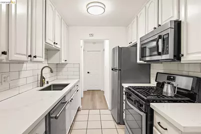 2922 Hillegass Ave #B, Berkeley, CA 94705 - Photo 18