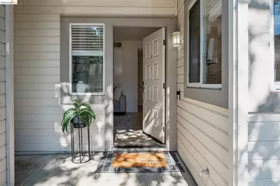 255 Florence Ct, Hercules, CA 94547 - Photo 2