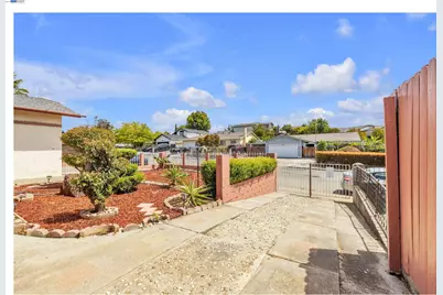 713 Falcon Drive, Vallejo, CA 94589 - Photo 2