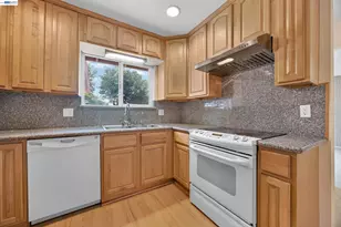 421 E Serrano Way, Stockton, CA 95207 - Photo 12