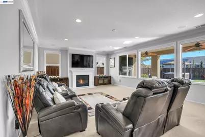 4061 Sarasta Bay Dr, Pittsburg, CA 94565 - Photo 10