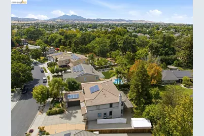 325 San Marino Ln, Brentwood, CA 94513 - Photo 2