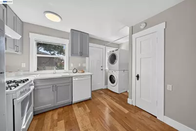 5823 Seminary Ct, Oakland, CA 94605 - Photo 24