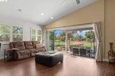 2212 Colonial Ct, Discovery Bay, CA 94505 - Photo 16