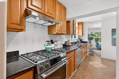 7925 Greenly, Oakland, CA 94605 - Photo 22