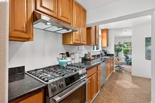 7925 Greenly, Oakland, CA 94605 - Photo 22
