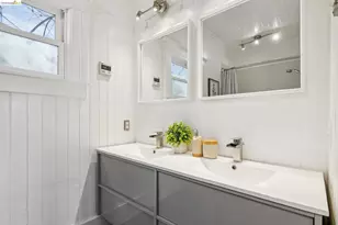870 43rd St, Oakland, CA 94608 - Photo 48