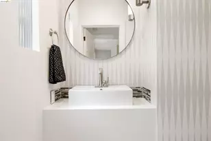 438 65th St, Oakland, CA 94609 - Photo 16