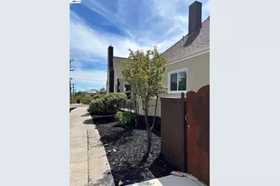2569 Maxwell Ave, Oakland, CA 94601 - Photo 16