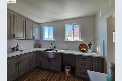 2569 Maxwell Ave, Oakland, CA 94601 - Photo 6