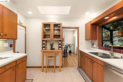 6729 Thornhill Dr, Oakland, CA 94611 - Photo 24