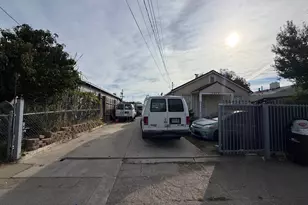 10209 & 10211 Pippin St, Oakland, CA 94603 - Photo 46
