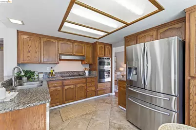 2137 Pheasant Dr, Hercules, CA 94547 - Photo 32