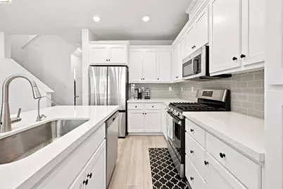 59 Autumn Ln, Pittsburg, CA 94565 - Photo 2