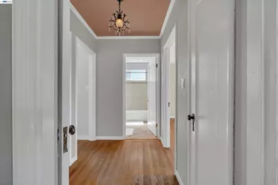 7538 Circle Hill Dr, Oakland, CA 94605 - Photo 16