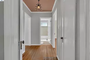 7538 Circle Hill Dr, Oakland, CA 94605 - Photo 16