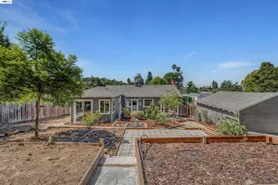 7538 Circle Hill Dr, Oakland, CA 94605 - Photo 30