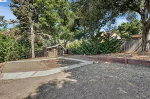 7538 Circle Hill Dr, Oakland, CA 94605 - Photo 36