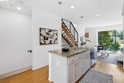 187 City Limits Cir, Oakland, CA 94608 - Photo 4