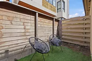 187 City Limits Cir, Oakland, CA 94608 - Photo 26