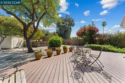 124 Chestnut Dr, Hercules, CA 94547 - Photo 32