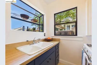 3621 Rhoda Ave, Oakland, CA 94602 - Photo 32