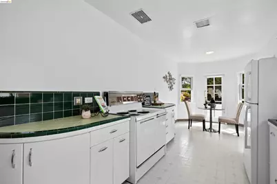 3996 Oakmore Rd, Oakland, CA 94602 - Photo 16