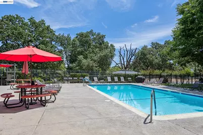 8110 Arroyo Dr, Pleasanton, CA 94588 - Photo 30