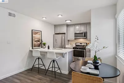 8110 Arroyo Dr, Pleasanton, CA 94588 - Photo 10