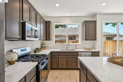 125 Creek View Cir, Fairfield, CA 94533 - Photo 12