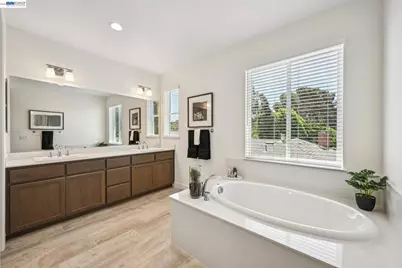 125 Creek View Cir, Fairfield, CA 94533 - Photo 46
