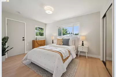 7425 Hillmont Drive, Oakland, CA 94605 - Photo 26