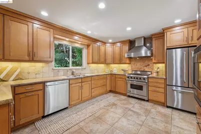 7218 Homewood Dr, Oakland, CA 94611 - Photo 22