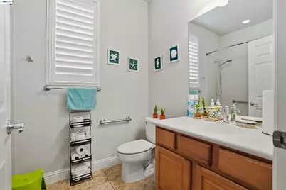 2336 Shadow Berry Dr, Manteca, CA 95336 - Photo 10